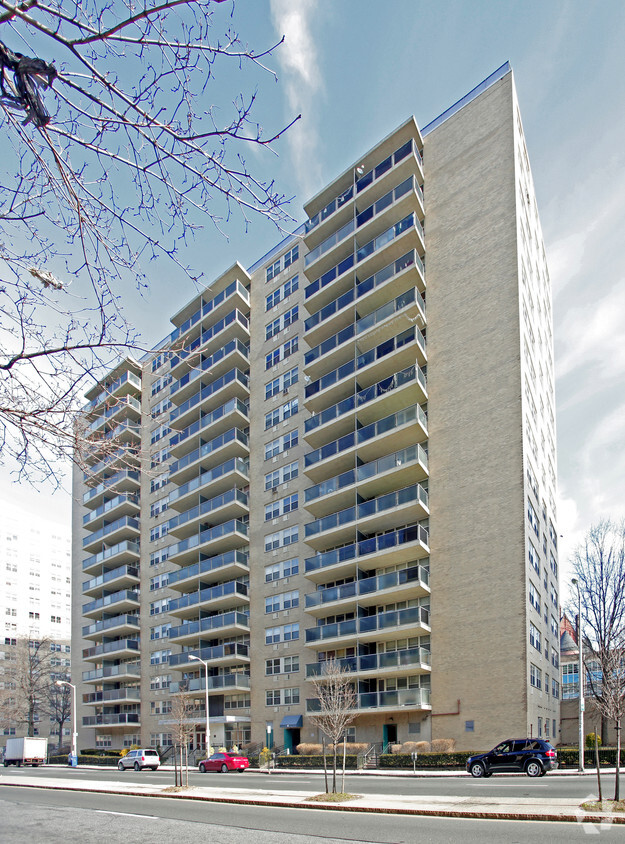 Foto principal - 100 Riverdale Ave