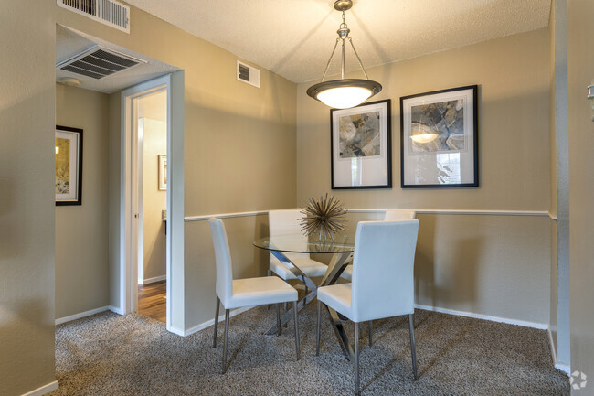 1BR,1BA - 769SF Birch - Dining Area - Hunters Point