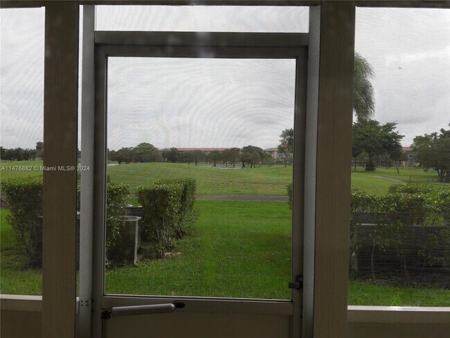 Foto del edificio - 13250 SW 4th Ct