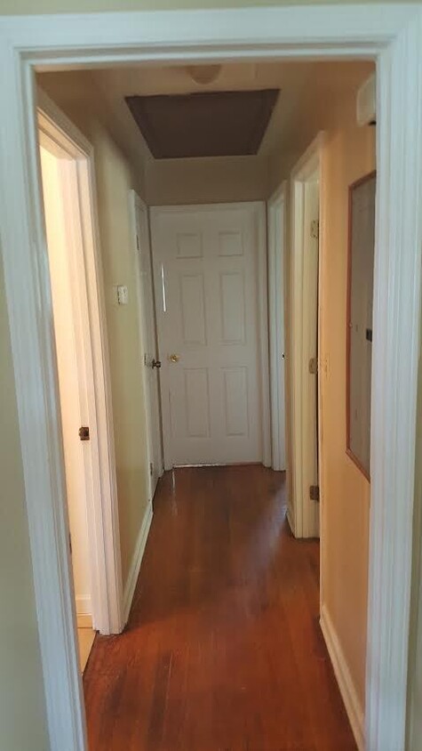 Building Photo - 3 Bedroom brick ranch Home