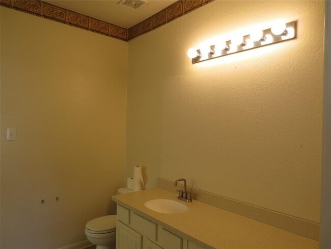Foto del edificio - 5230 Meadow Canyon Dr