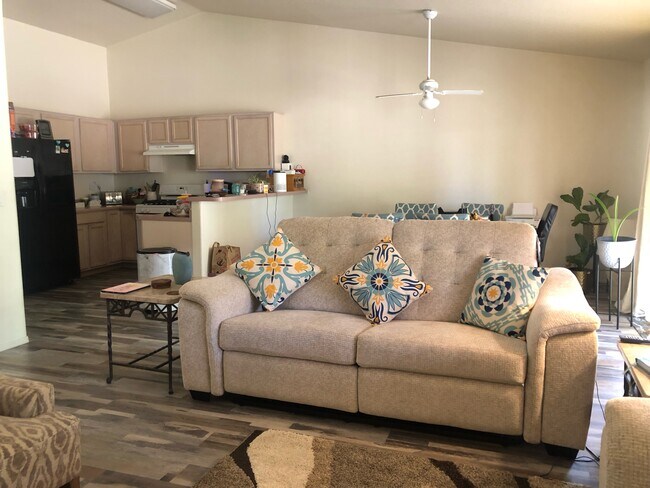 Foto del edificio - 901 N Silverleaf Oak Pl