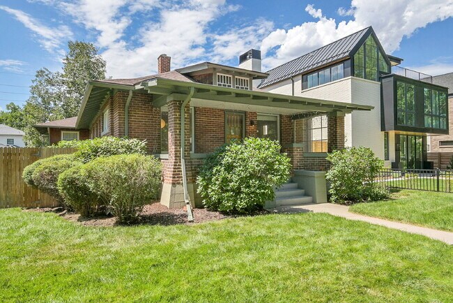 Foto del edificio - $4,595.95- 4 Bed, 3 Bath Home in Denver with Charming Updates!