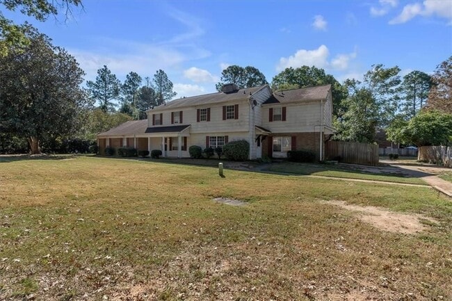 Building Photo - 2613 Stratford Ln