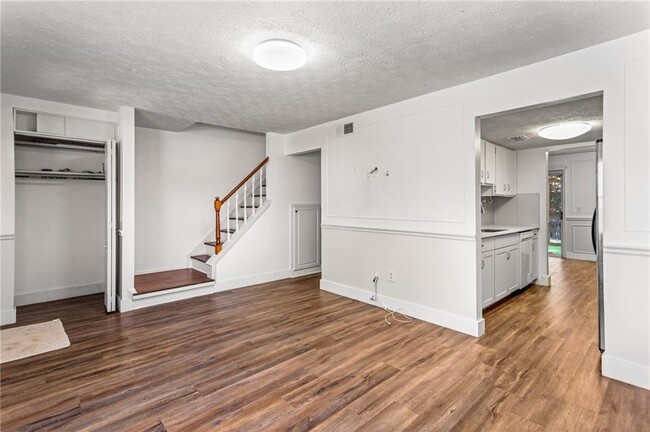 Building Photo - 8827 Applegate Ln