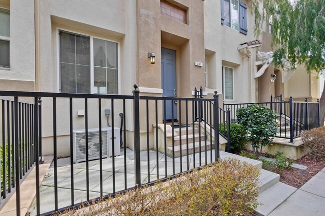 Building Photo - Sought-after Multi-level Home Near Great Mall!