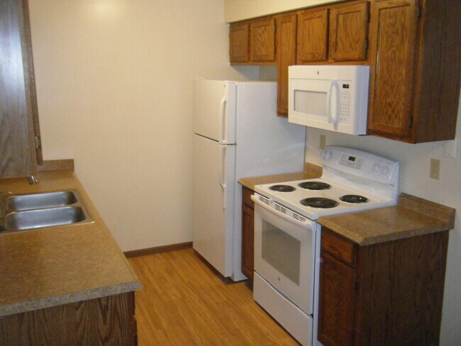 Building Photo - 1304 N Ridge Pky
