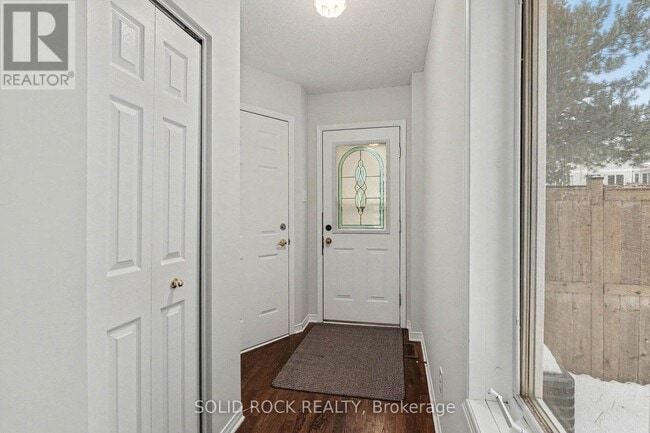 Building Photo - 17 Festive Private