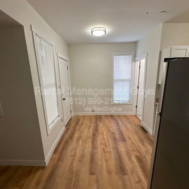 Foto del edificio - 2631 N Girard Ave