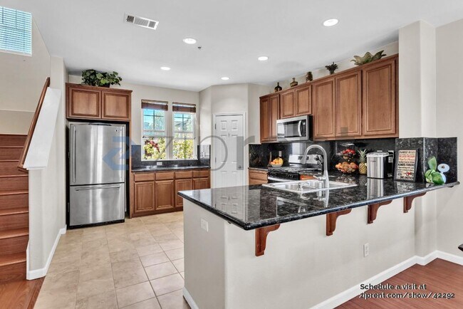 Foto del edificio - 411 Summer Ln