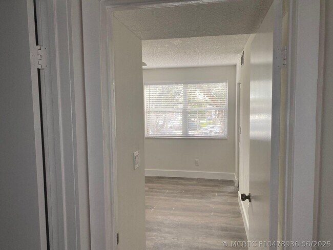 Foto del edificio - 11266 SW 12th St