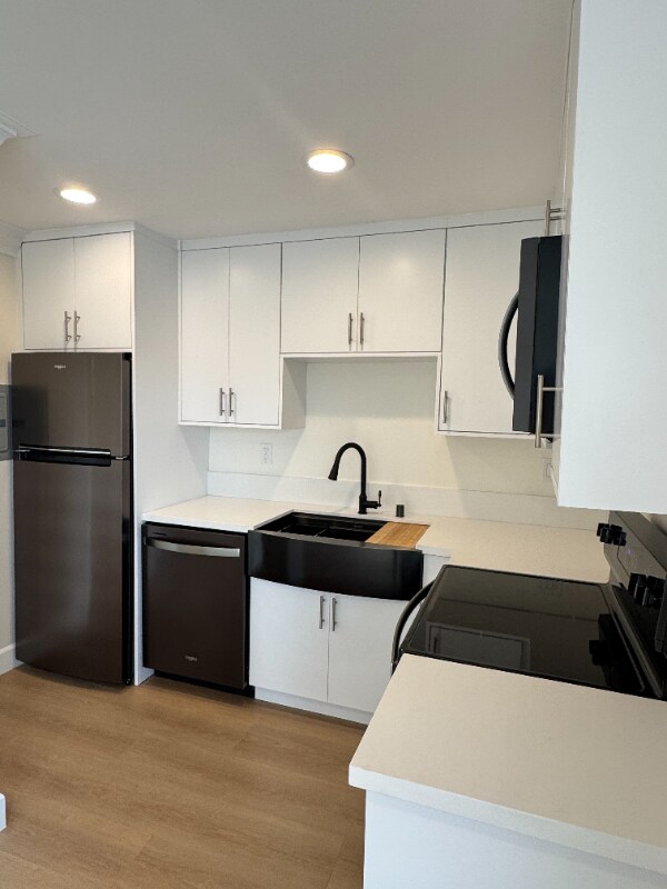 Foto del edificio - 2414 S Barrington Ave