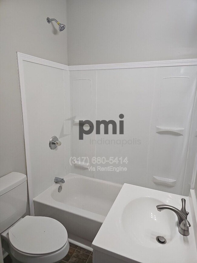 Foto del edificio - 114 Adler St