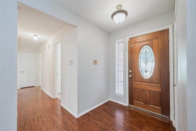 Foto del edificio - 2502 Knollbrook Ln