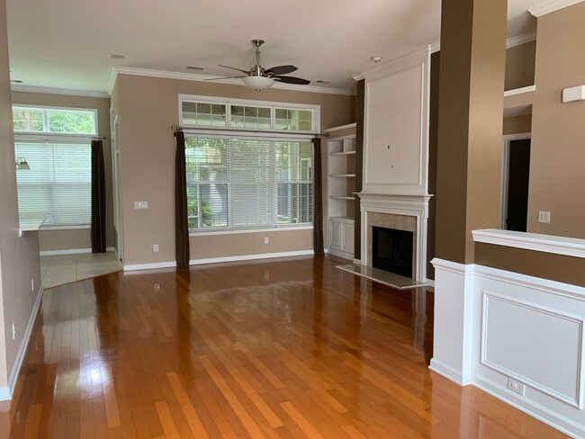 Foto del edificio - 4 bed 2 bath