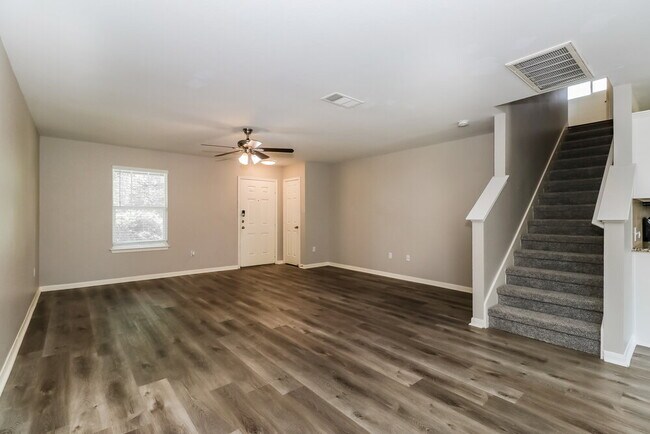 Building Photo - 388 Musgrav