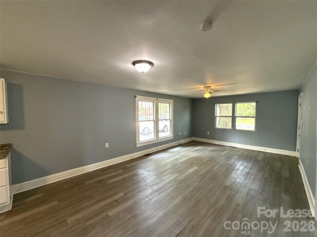 Building Photo - 207 Bradford Dr
