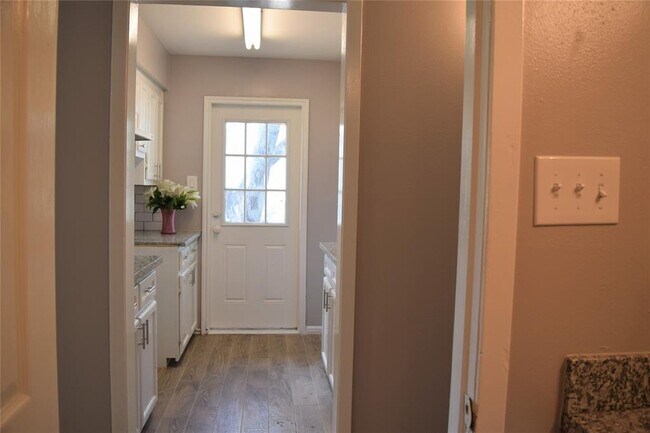Foto del edificio - 7033 Kinney St