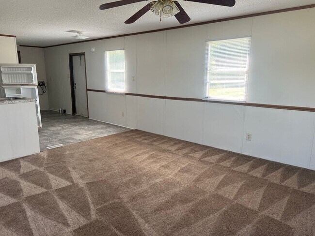 Foto del edificio - New Carpet & Vinyl Flooring - Pinetops Sin...