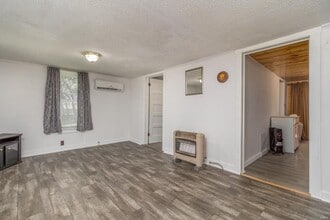 Building Photo - 568 Catherine St