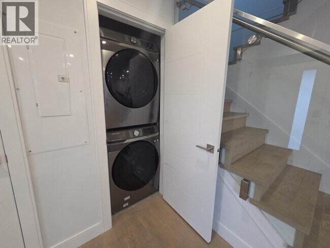 Photo du bâtiment - 2881 E Georgia St