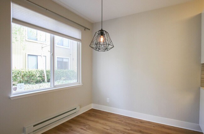 Foto del edificio - Modern and Clean 2 Bed 2 Bath Condo in Ric...