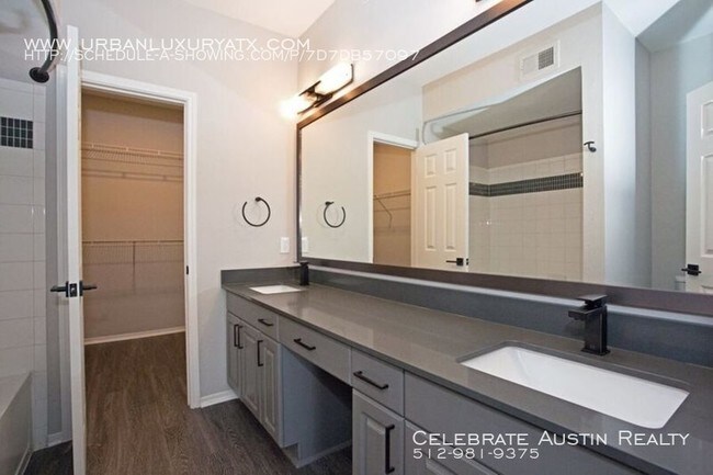 Building Photo - Statehouse