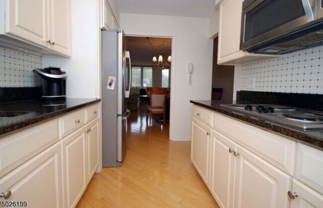 Foto del edificio - 10 Smith Manor Blvd