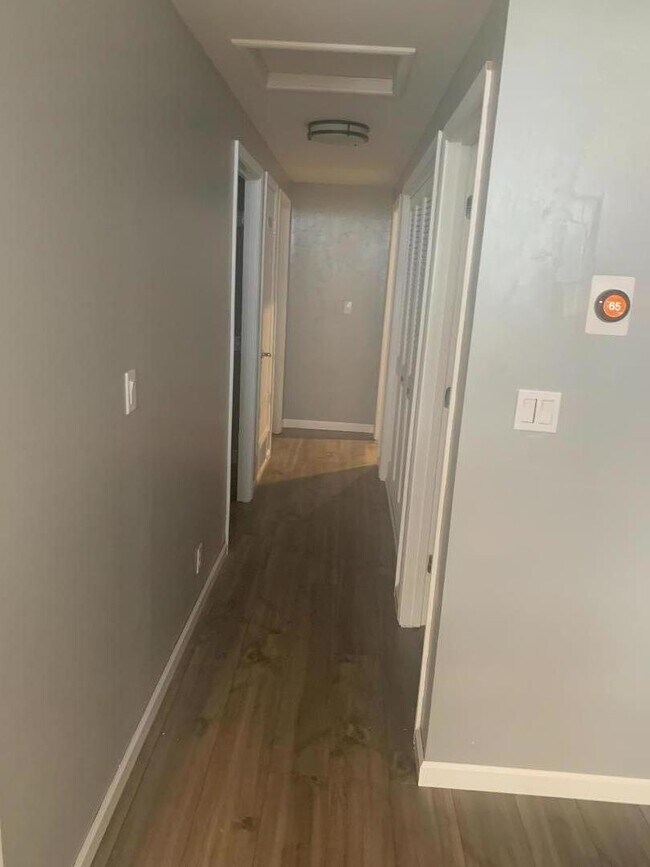 Foto del edificio - 621 Walnut Ln