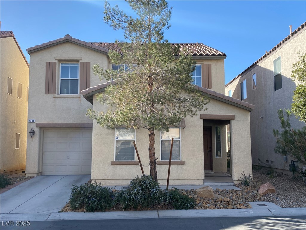 Foto principal - 5301 Valencia Crest Ave