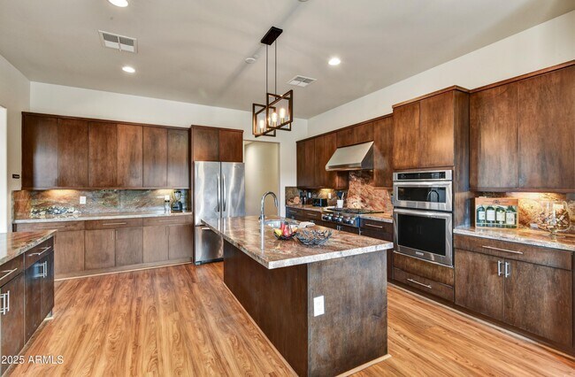 Building Photo - 9671 E Horizon Dr