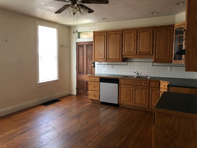 Building Photo - 5 br, 1 bath House - 18 N. ALBEMARLE STREET
