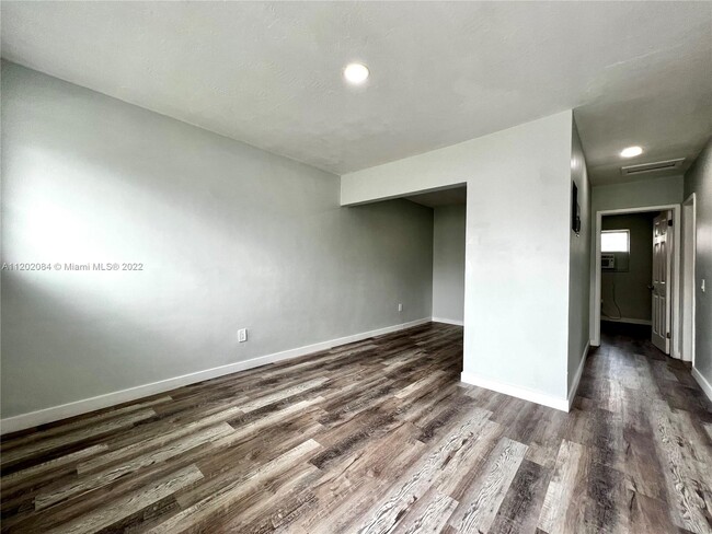 Building Photo - 805 NW 7th Ave