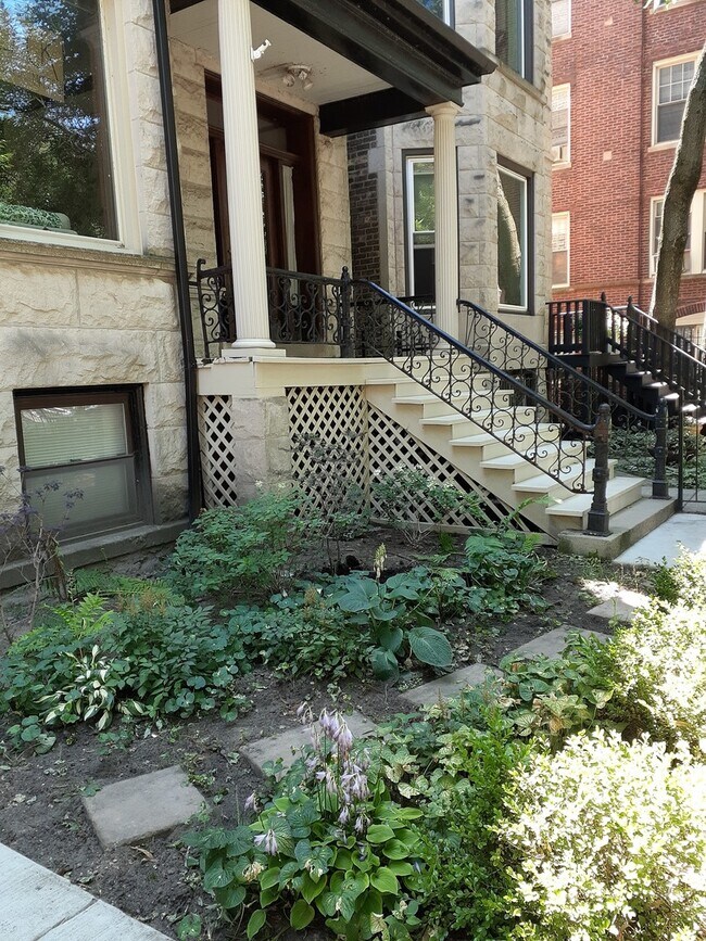 Building Photo - 835 W Dakin St