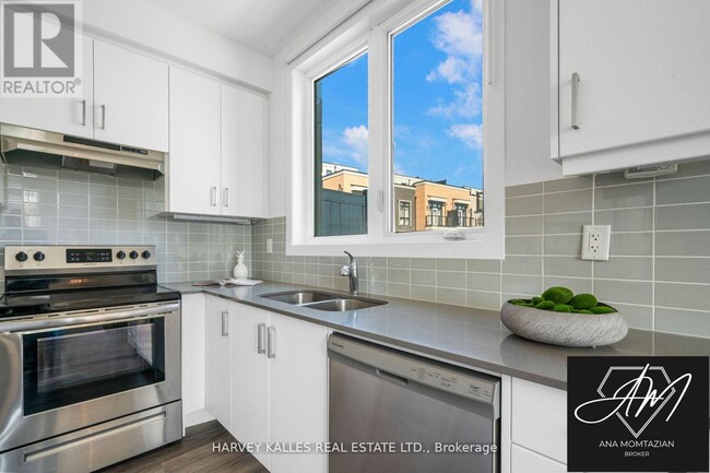 Building Photo - 9 Phelps Ln