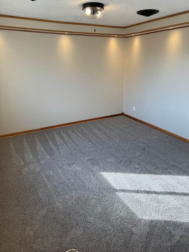Building Photo - House for Rent