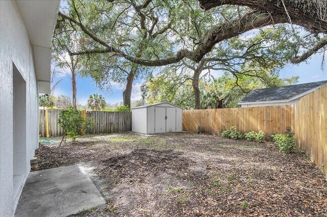 Foto del edificio - 6008 N Tampa St
