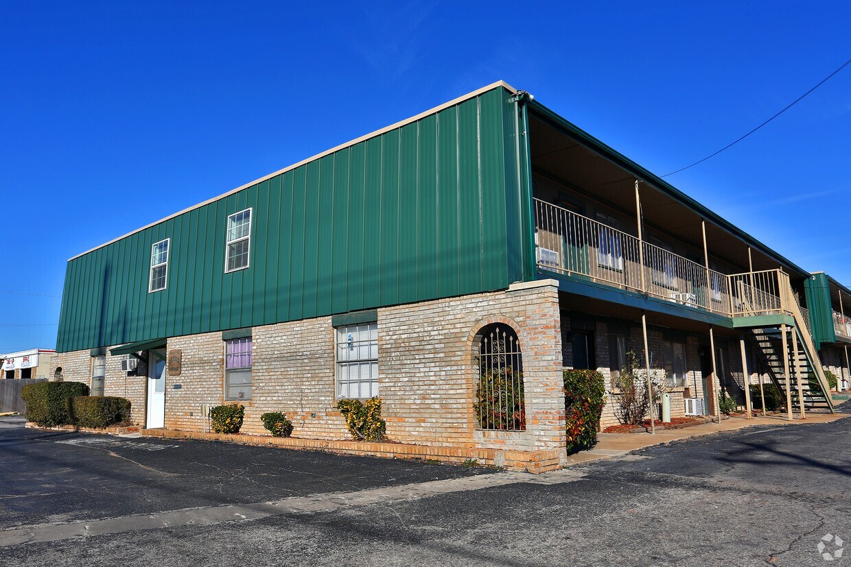 Primary Photo - Hayden Place Apartments