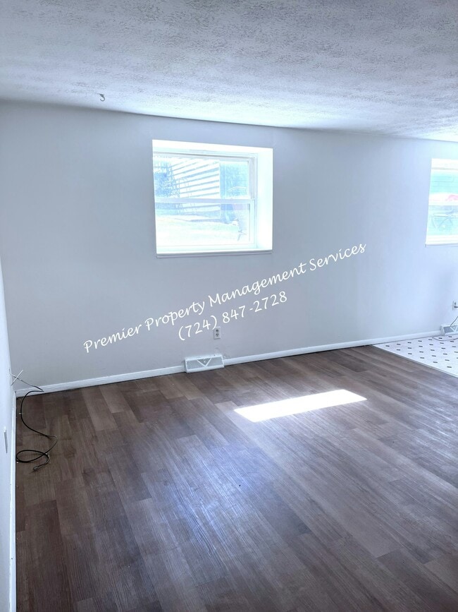 Building Photo - 453 McCleery St