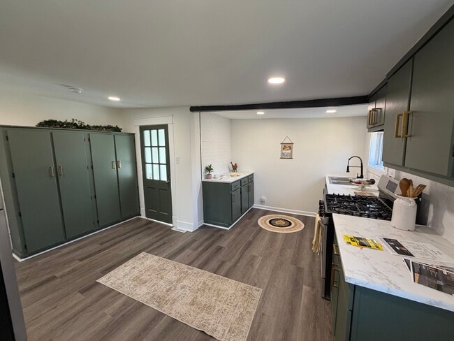 Foto del edificio - 2961 Triangle Pl