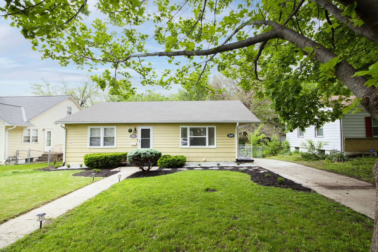 Primary Photo - 7644 Baltimore Ave