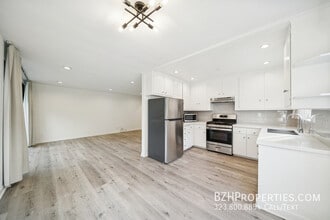 Building Photo - 7548 Hampton Ave