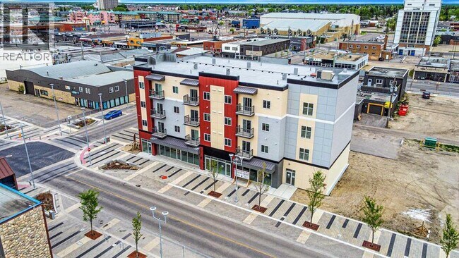 Photo du bâtiment - 10101-10101 101 Ave