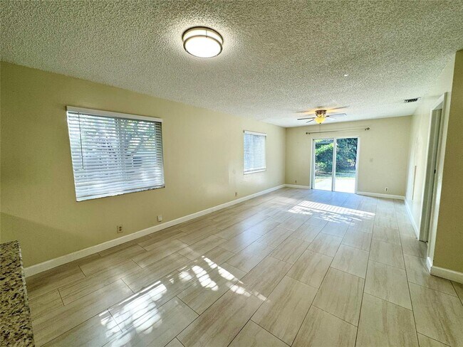 Foto del edificio - 2639 Taylor St