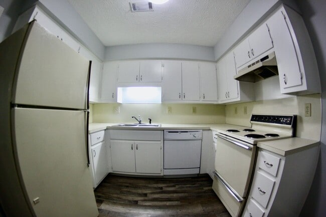 Building Photo - 480 Eastdale Rd S