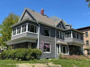 Building Photo - 427 6th St SE