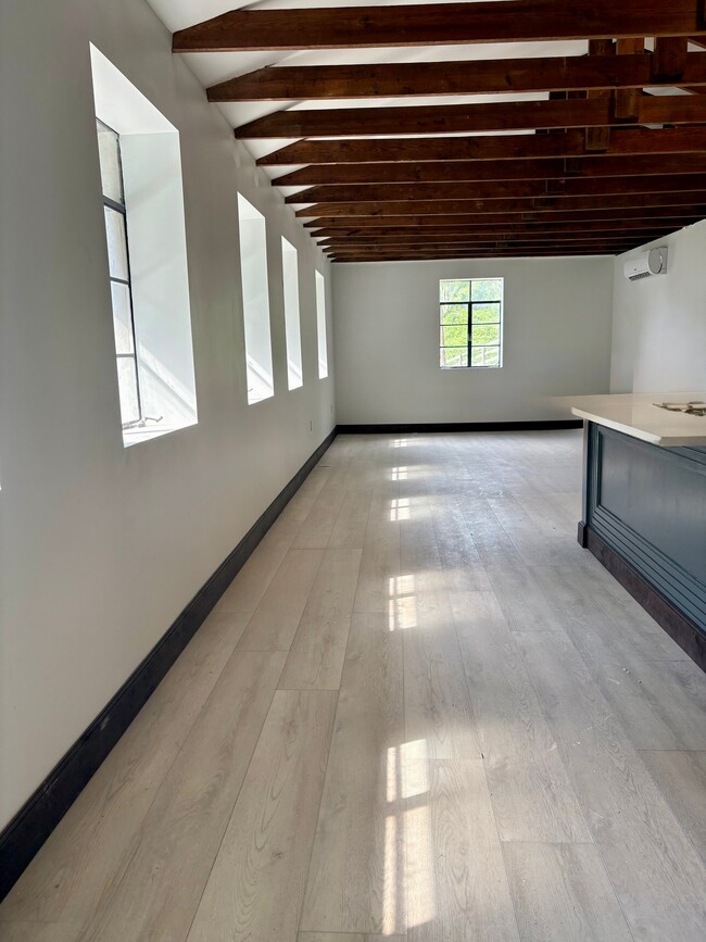 Building Photo - 485 1st Ave