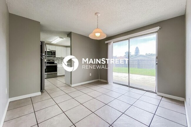 Foto del edificio - 3 Bedroom Pet-Friendly Home in New Port Ri...