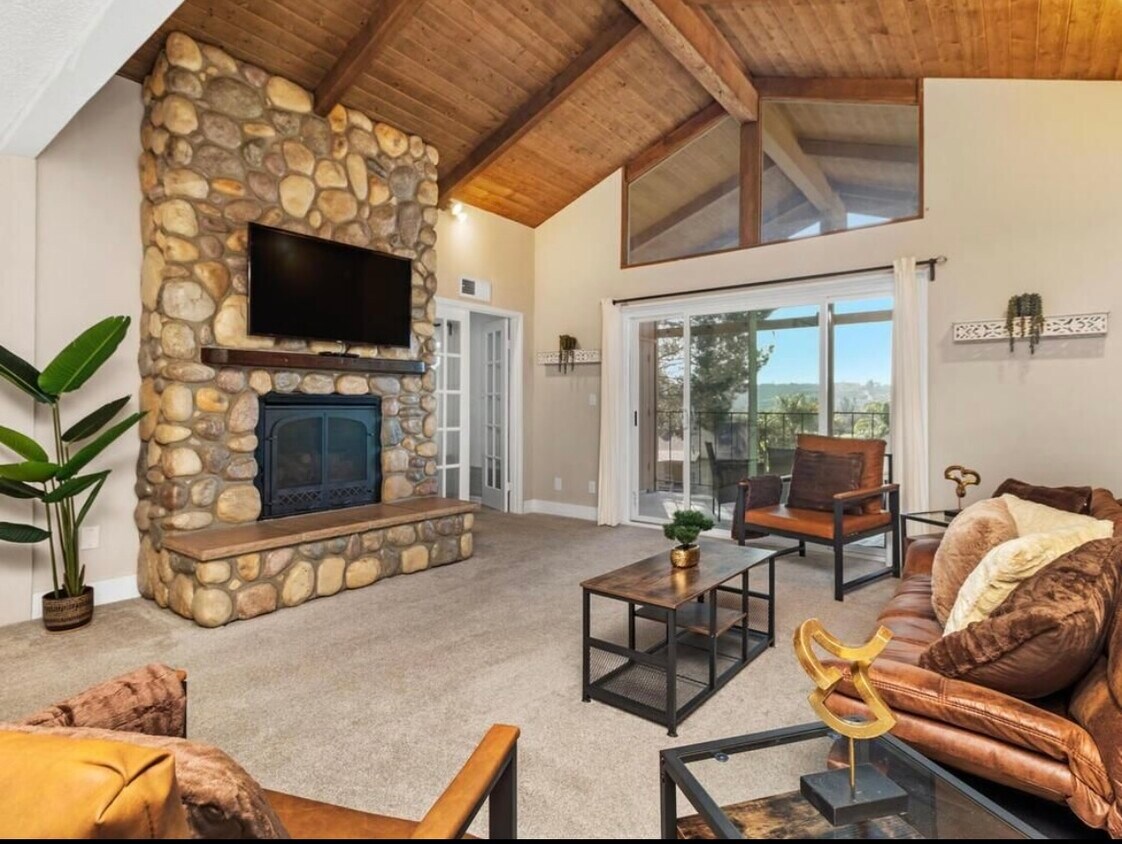 Primary Photo - 912 Knoll Vista Dr