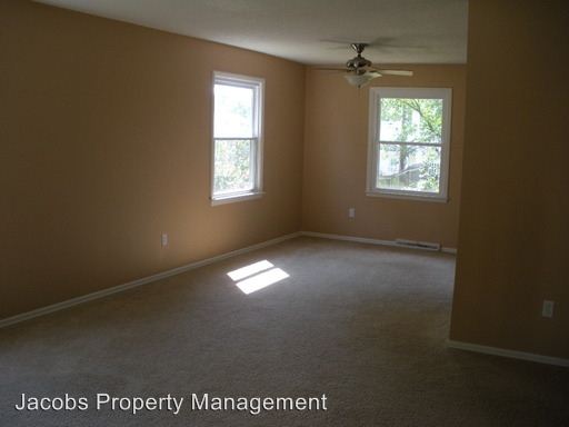 Building Photo - 2412 Spruce Dr
